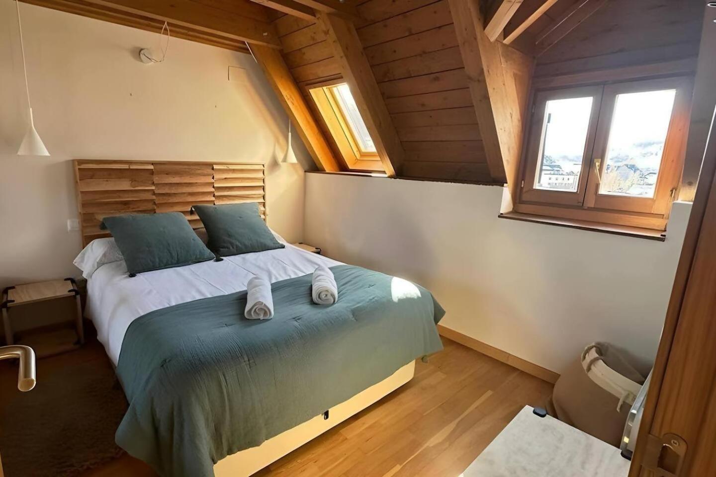 Caleydos Duplex Diseno Garaje Wifi Leilighet Sallent de Gállego Eksteriør bilde