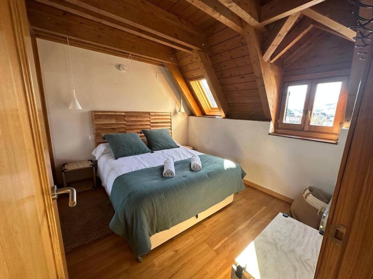Caleydos Duplex Diseno Garaje Wifi Leilighet Sallent de Gállego Eksteriør bilde